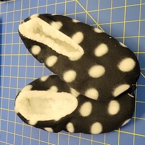 Women's Slippers fits shoe size 5-9 One Size Fits Most Black and White Polka Dot